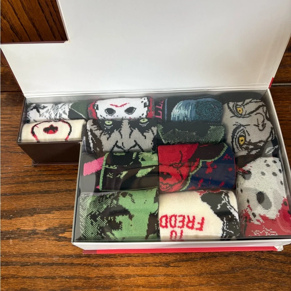 WB Horror 12 Days Of Socks‎ Gift Set Halloween IT Friday The 13th Nun Exorcist